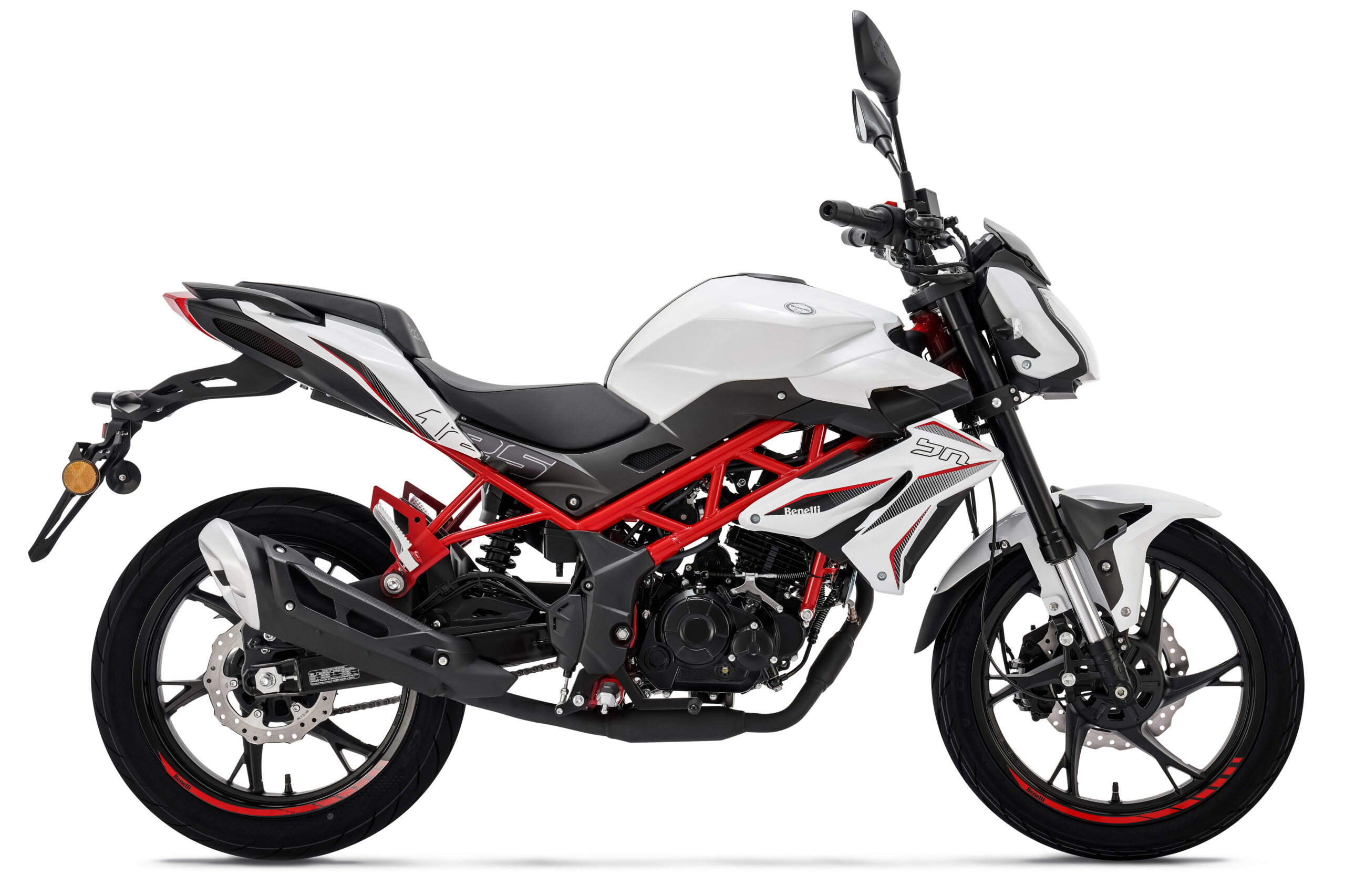 01 Benelli BN 125 2024 fehér